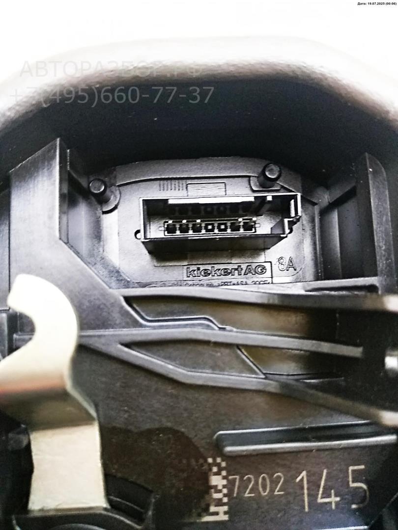 Замок двери передней левой