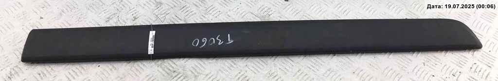 Молдинг двери передней левой