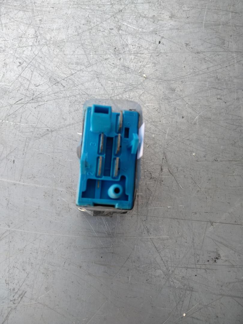 Кнопка корректора фар