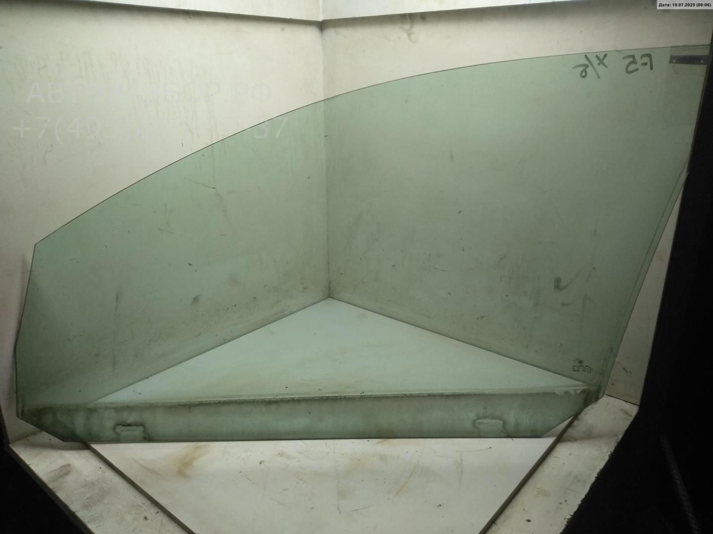 Стекло двери передней правой