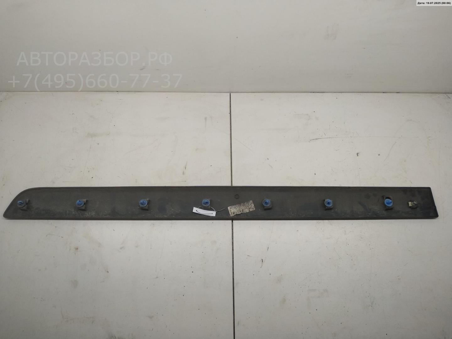 Молдинг двери передней левой