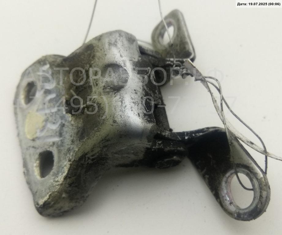 Петля двери