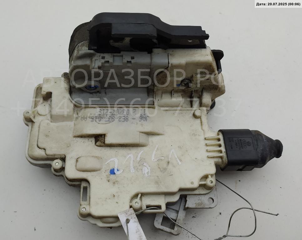 Замок двери передней левой