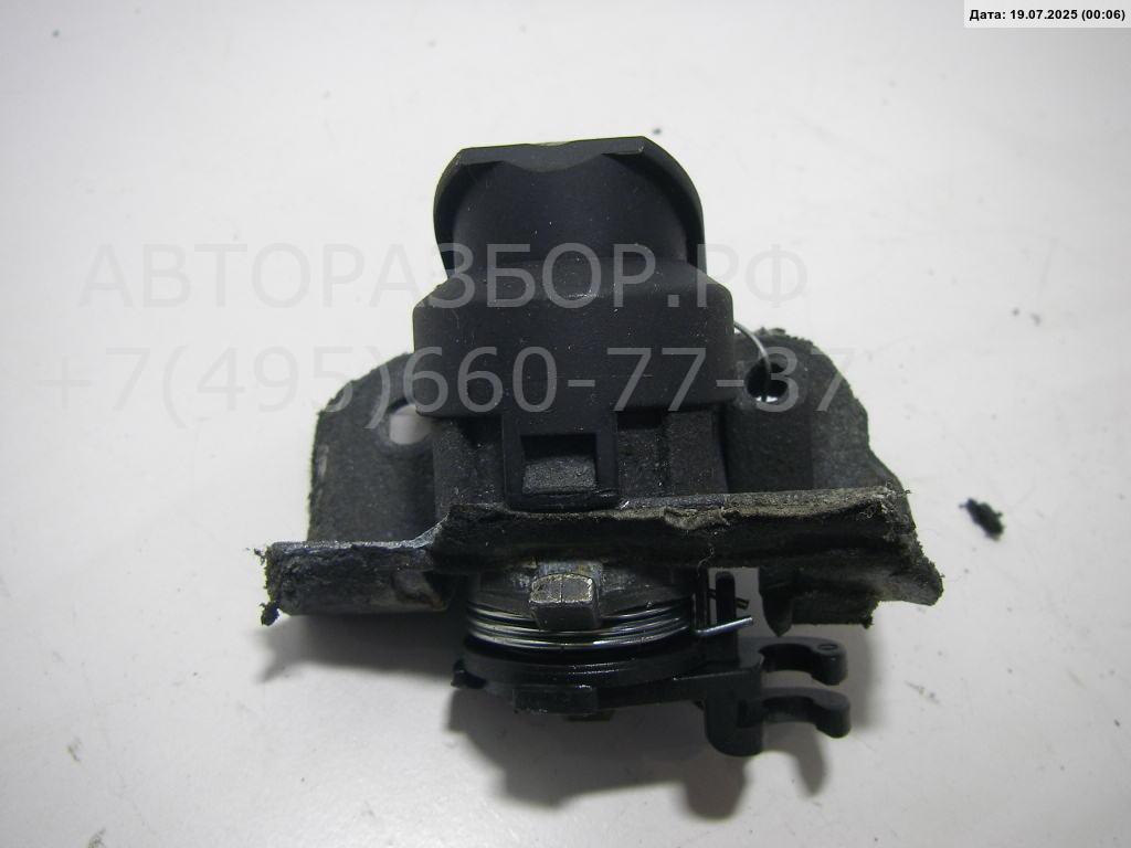 Вставка замка багажника