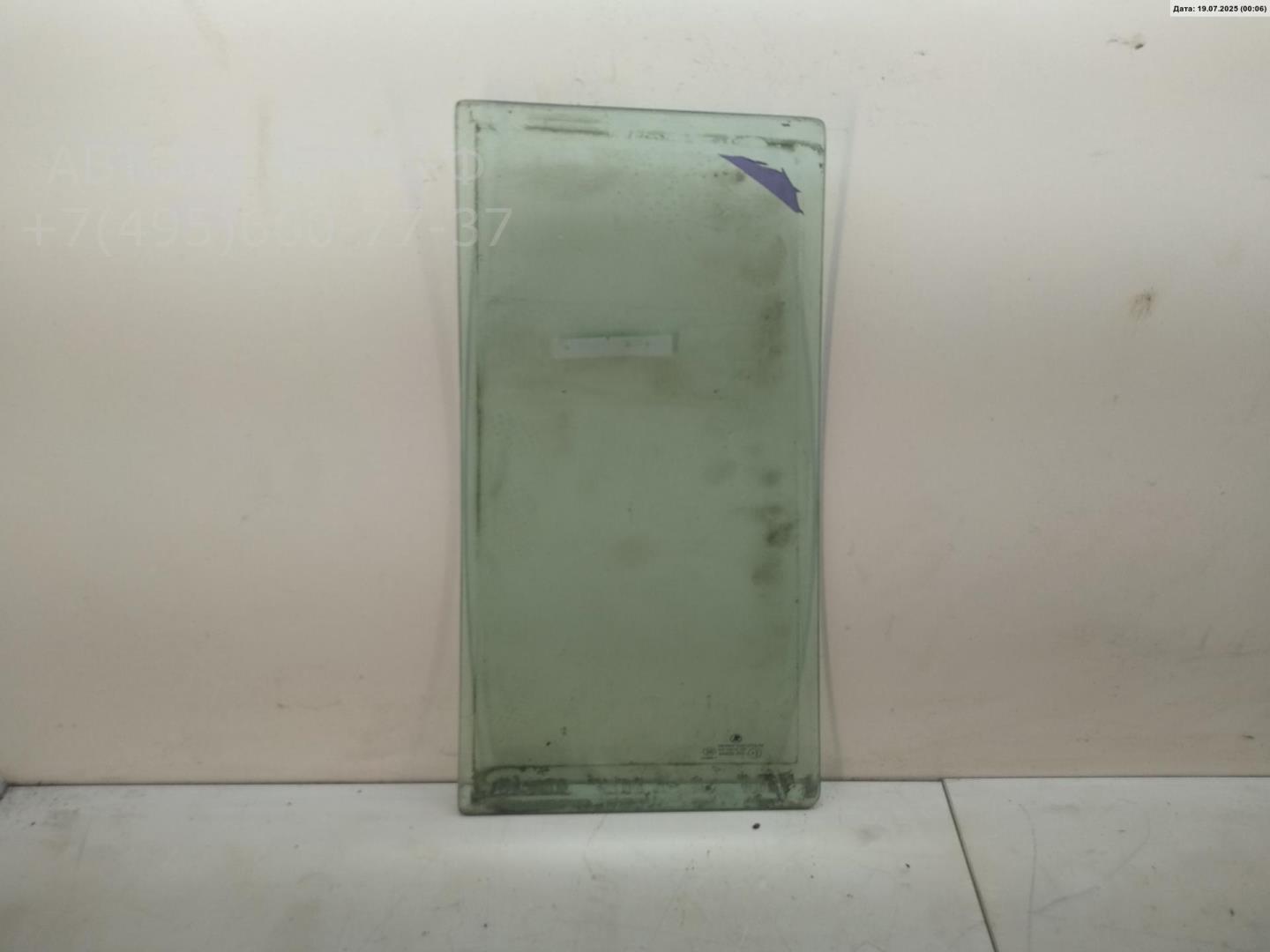 Стекло двери задней правой (форточка)