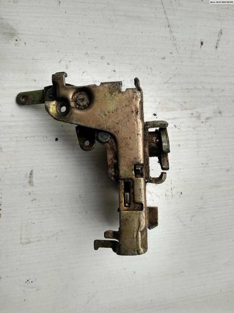 Замок двери передней правой