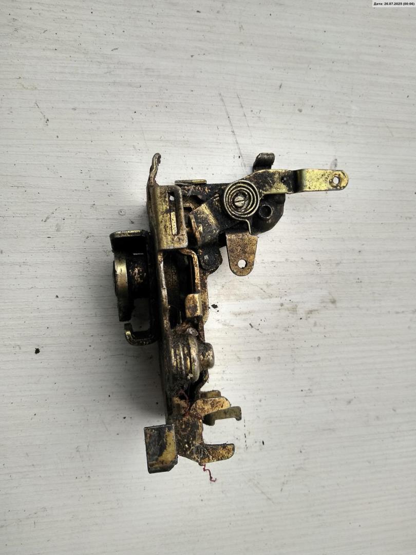 Замок двери передней правой