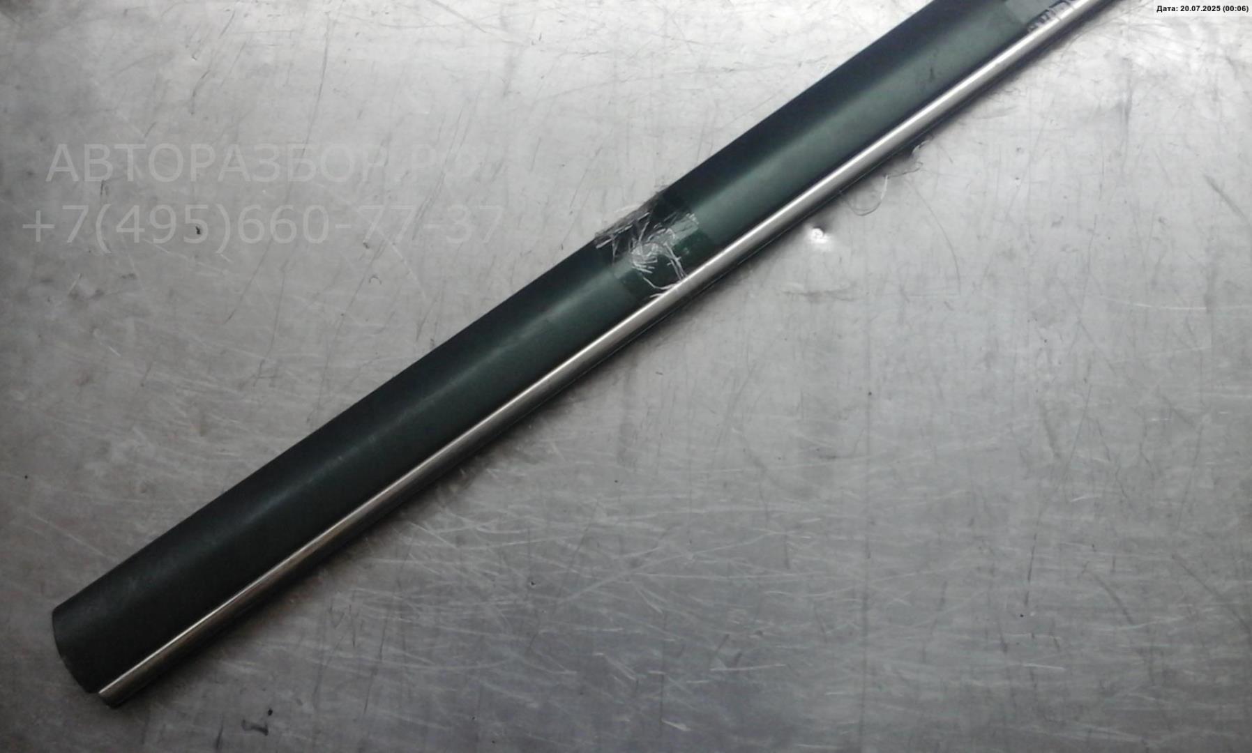 Молдинг двери передней левой