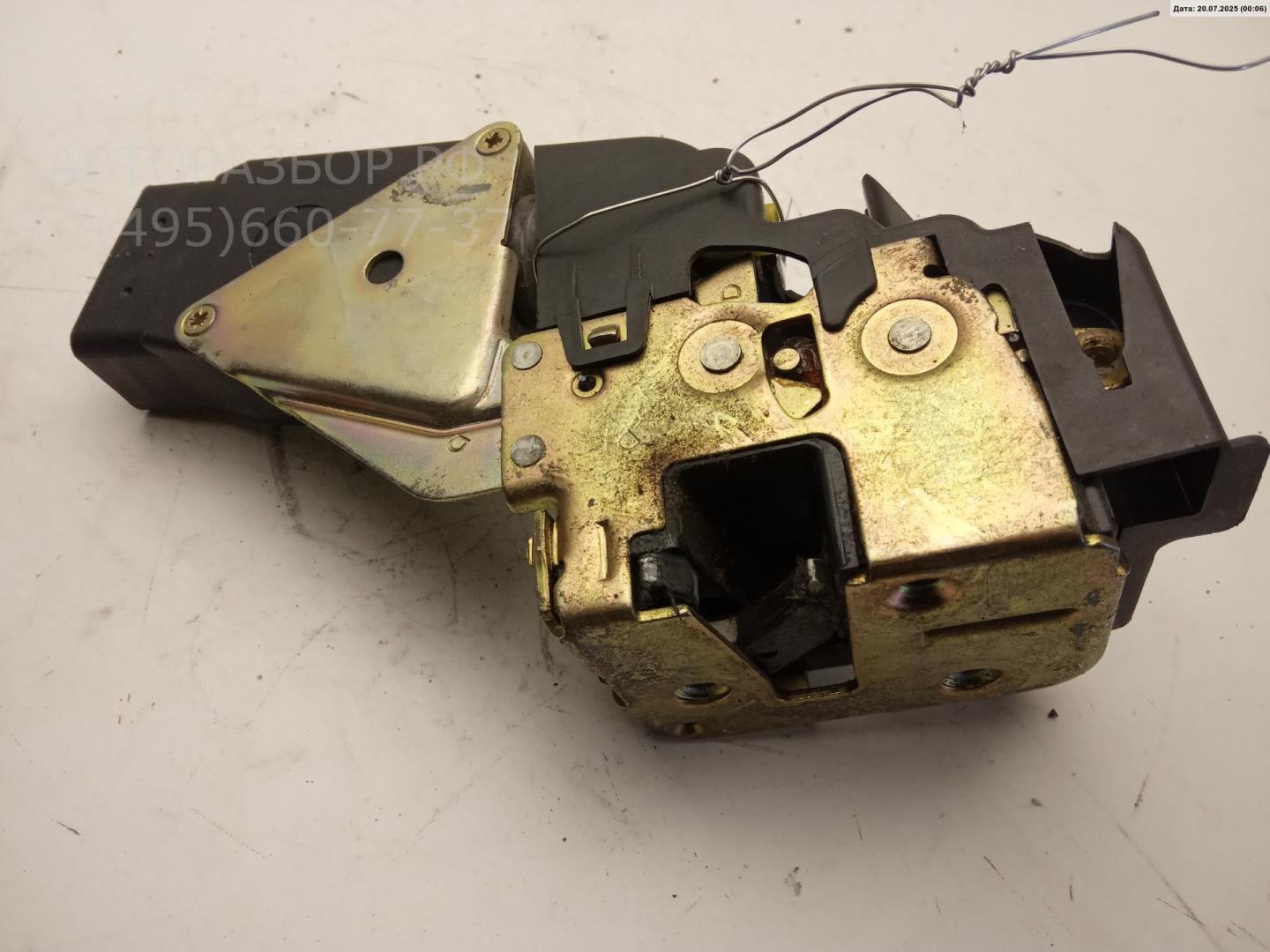 Замок двери передней правой