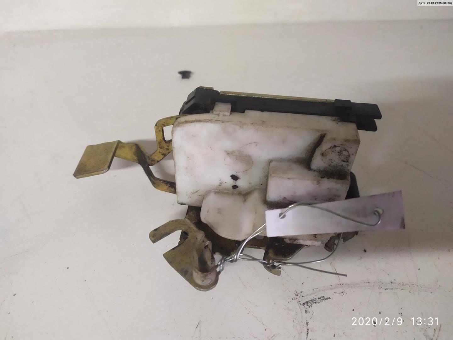 Замок двери передней левой