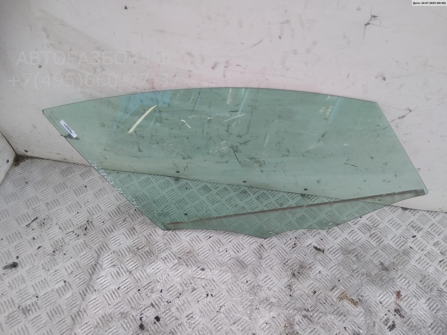 Стекло двери передней правой