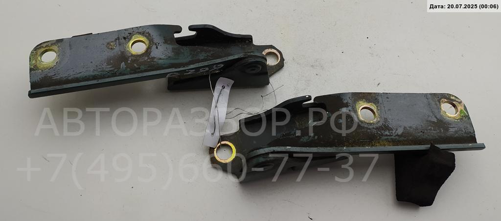 Петля капота левая