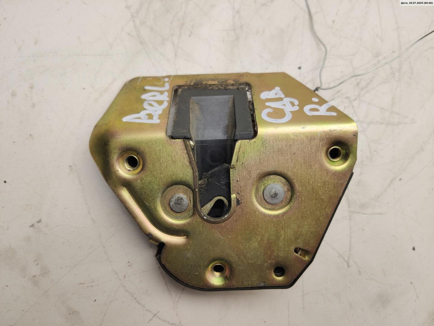 Замок двери задней правой