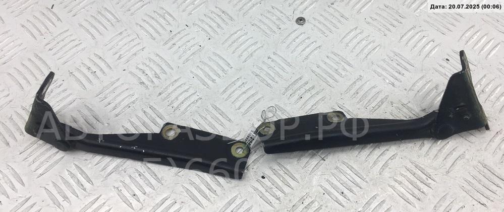 Петля капота левая