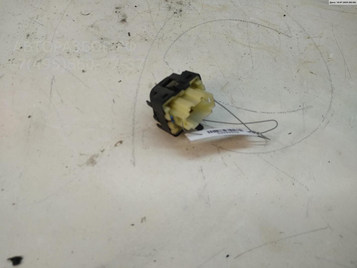 Кнопка стеклоподъемника