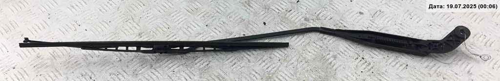 Поводок стеклоочистителя передний правый