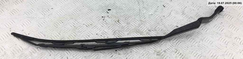 Поводок стеклоочистителя передний левый