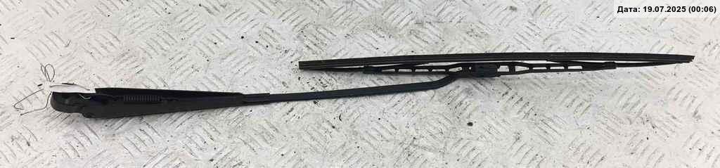 Поводок стеклоочистителя передний правый
