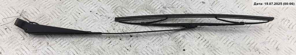 Поводок стеклоочистителя передний правый