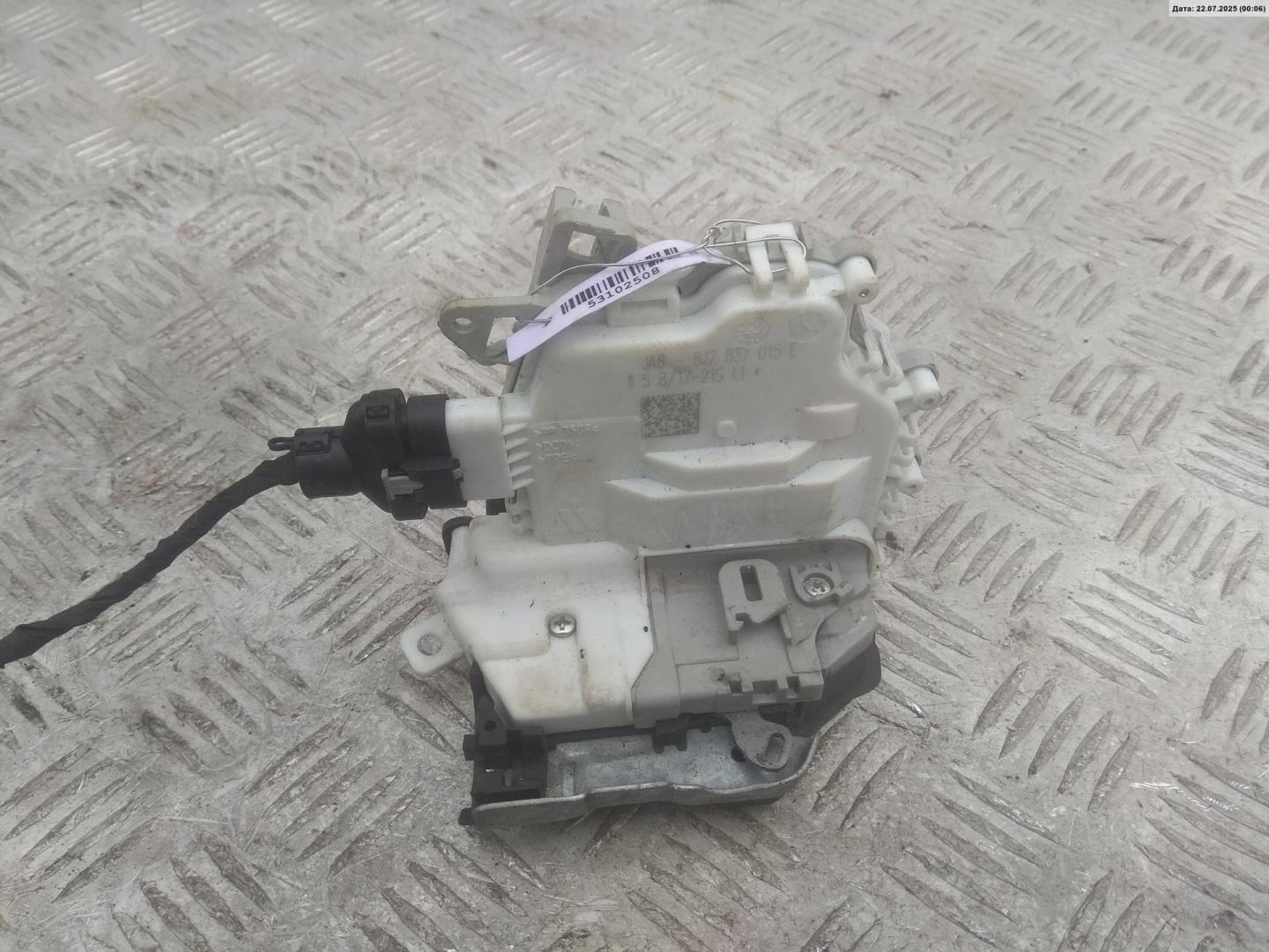 Замок двери передней левой