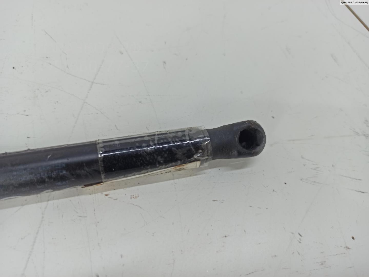 Амортизатор крышки багажника