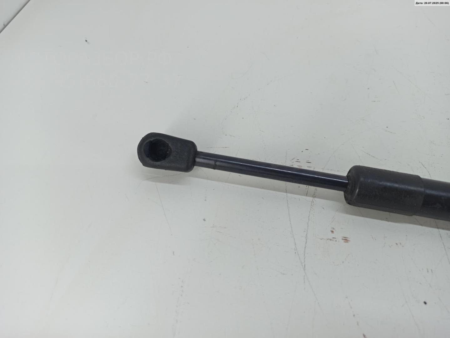 Амортизатор крышки багажника