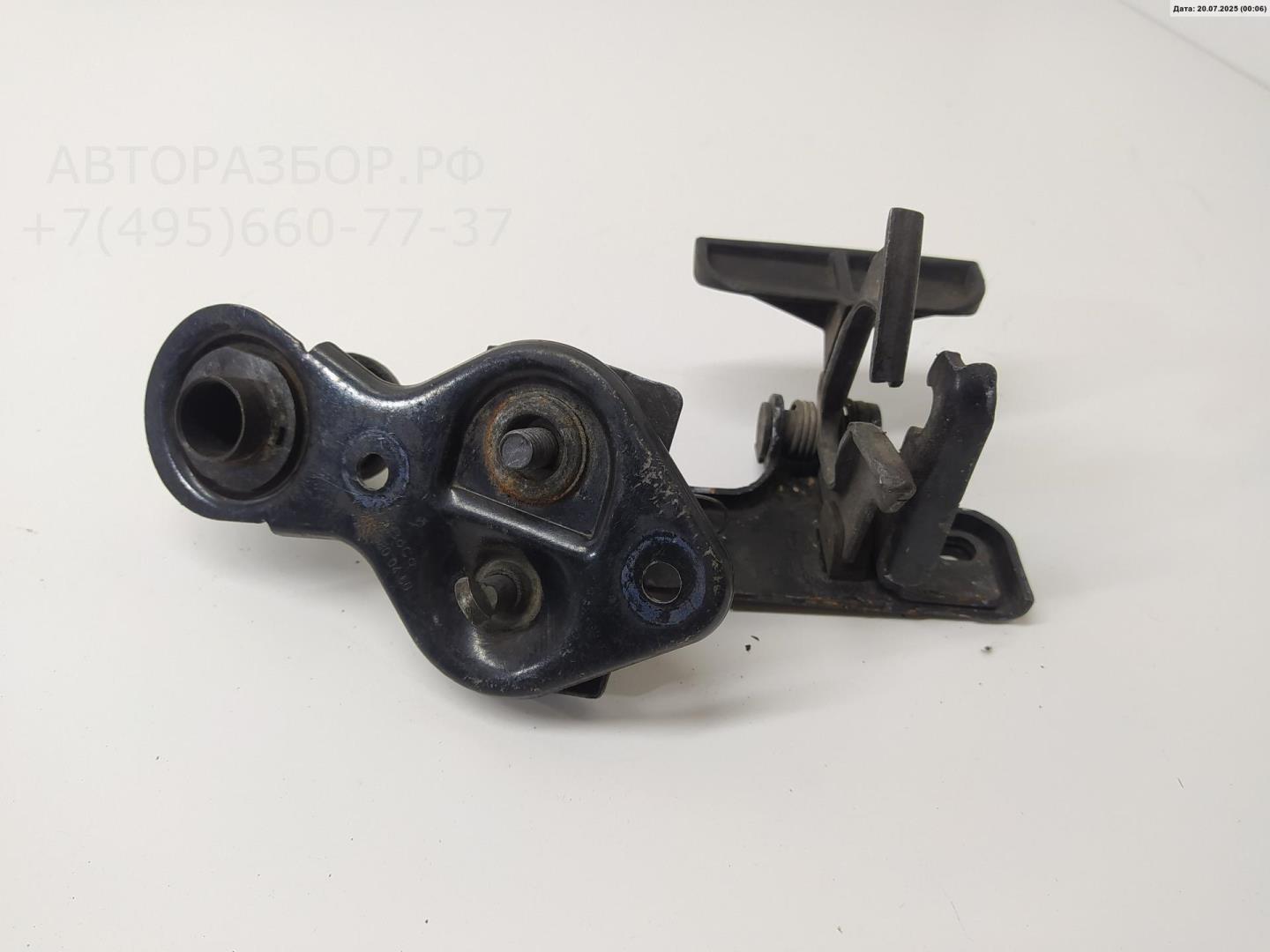 Замок капота