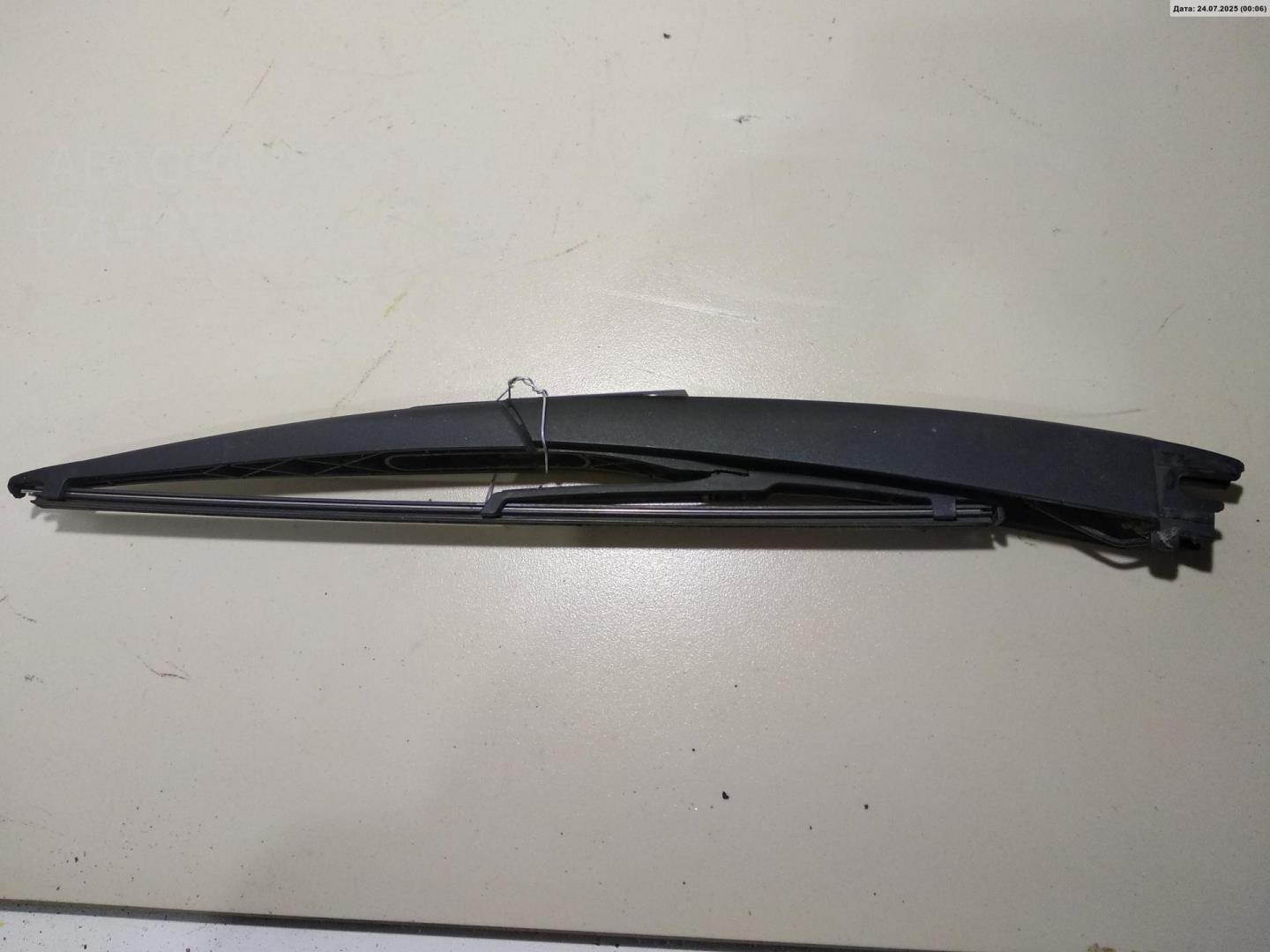 Поводок стеклоочистителя заднего
