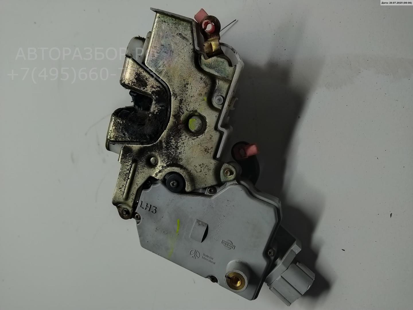 Замок двери передней левой