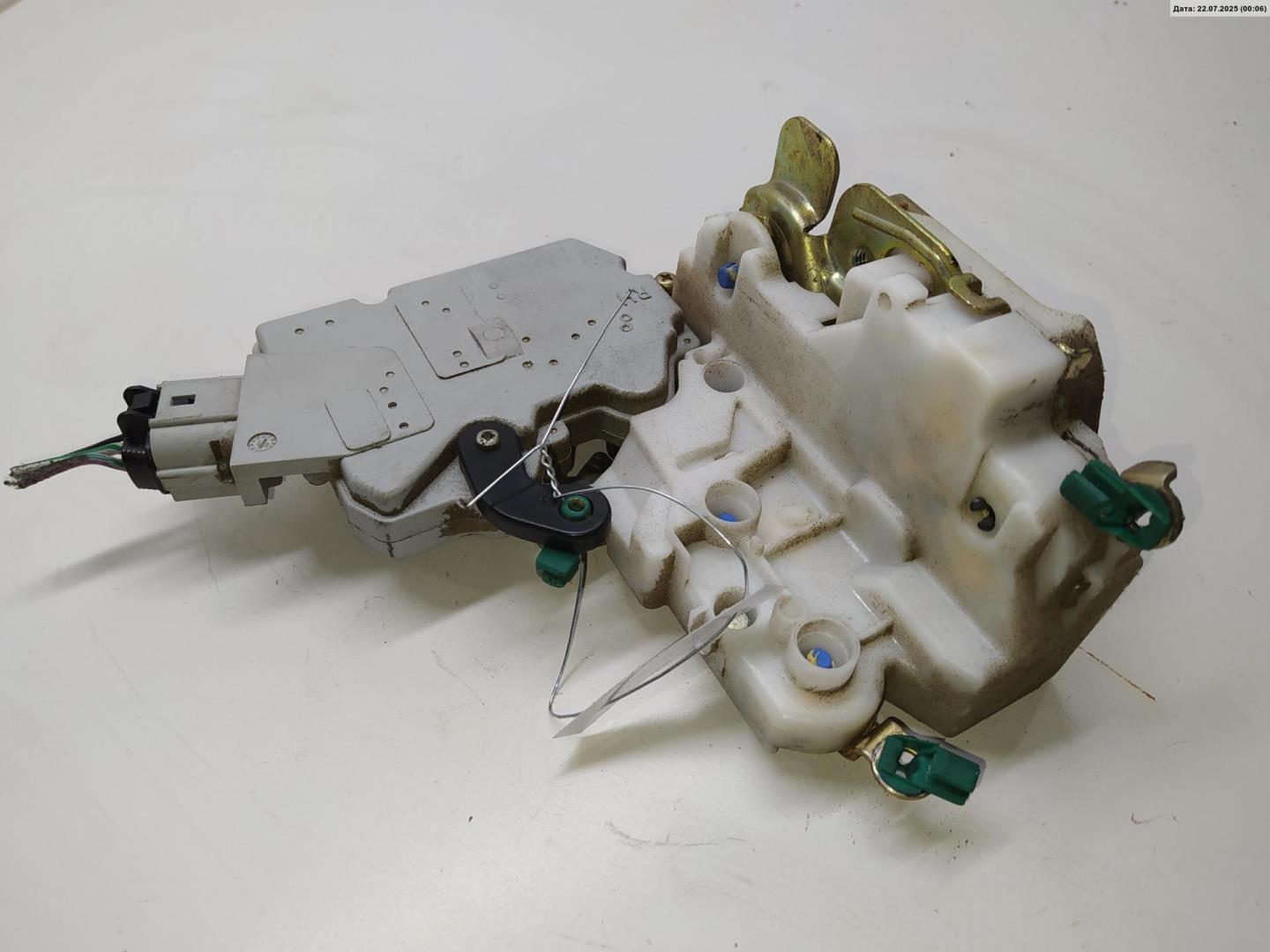 Замок двери передней правой