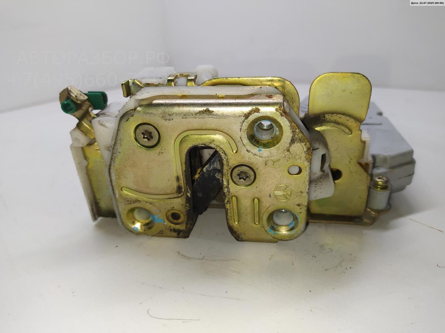 Замок двери передней правой