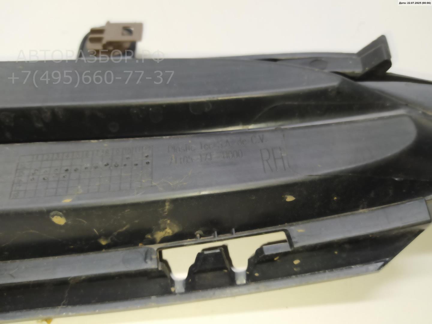 Рамка противотуманной фары правой