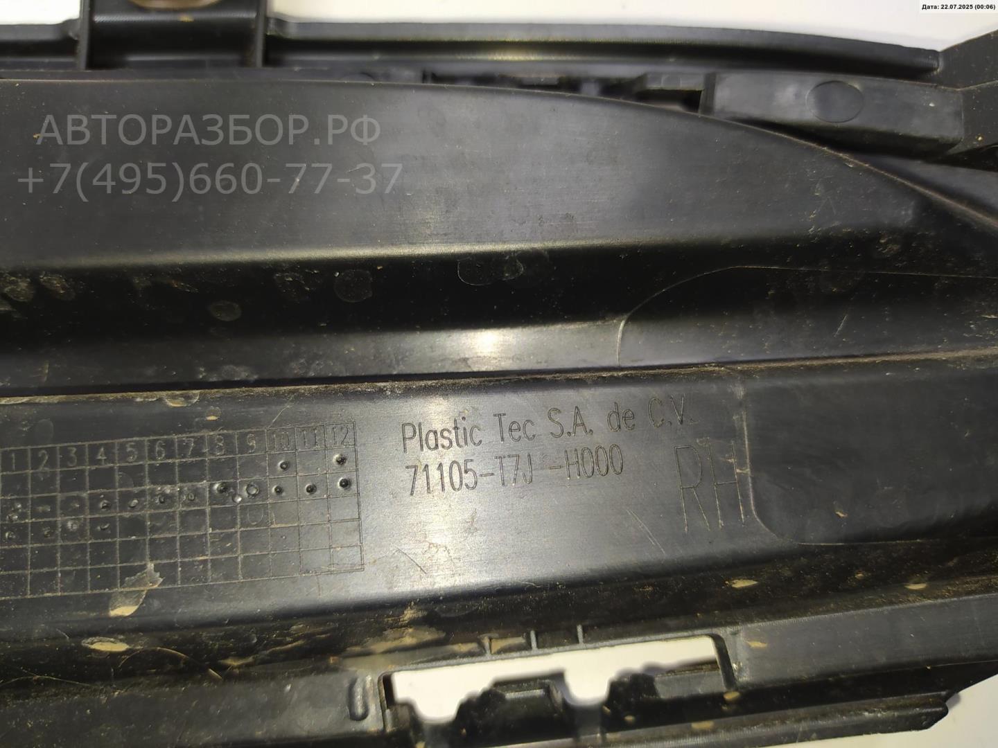 Рамка противотуманной фары правой