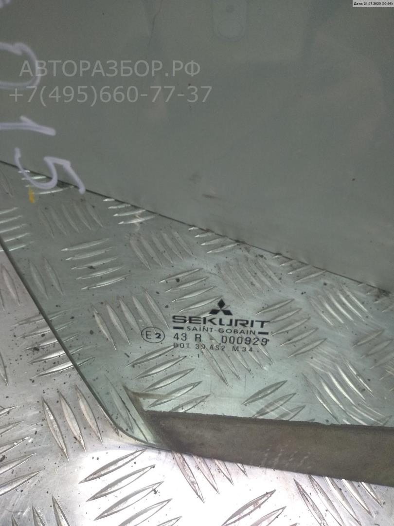 Стекло двери передней правой
