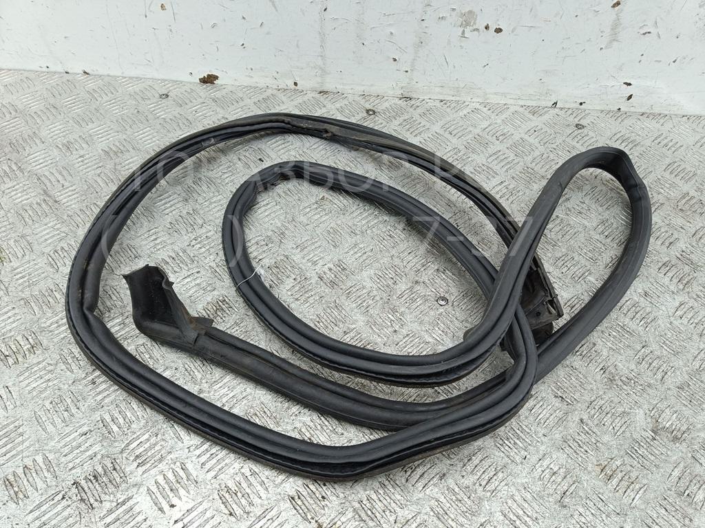 Уплотнитель багажника