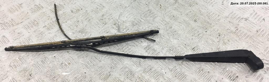 Поводок стеклоочистителя передний правый