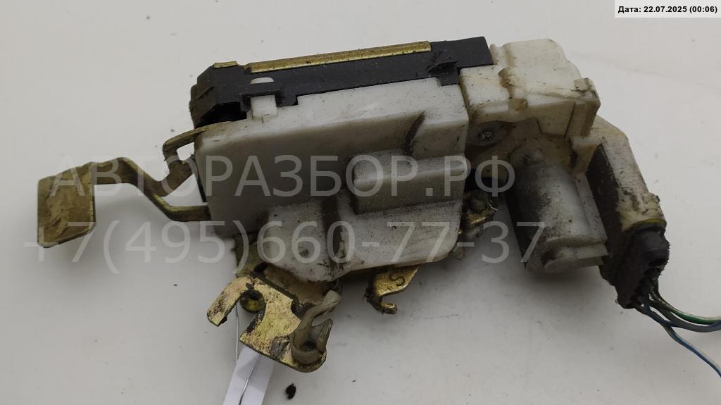 Замок двери передней левой