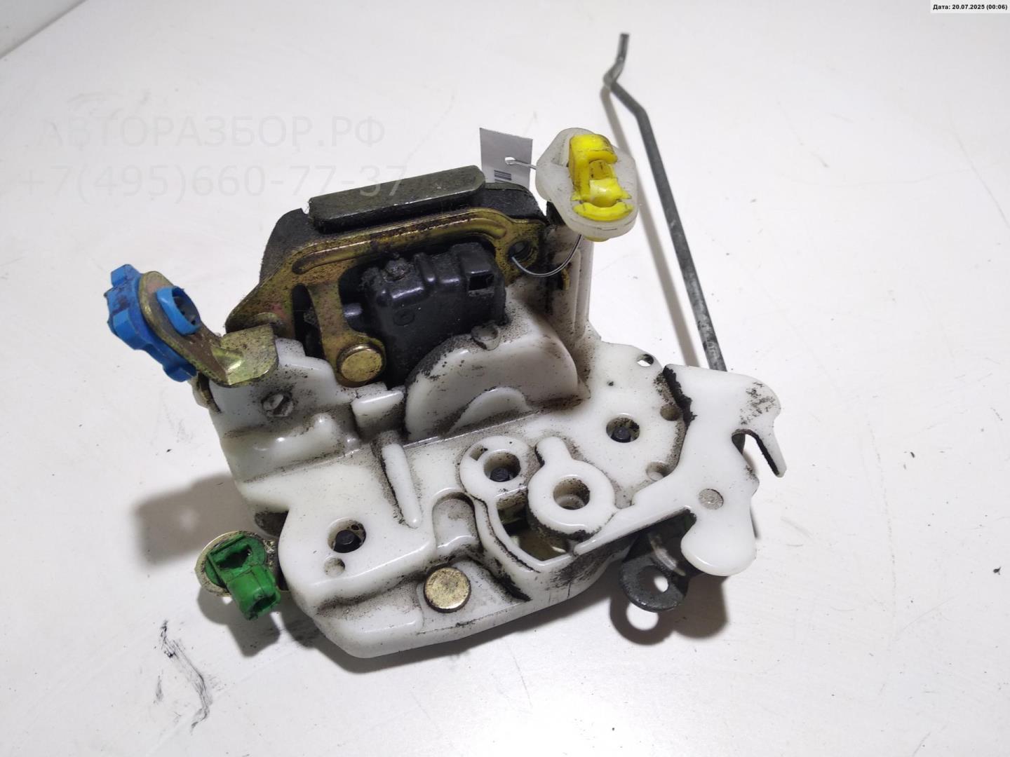 Замок двери передней левой