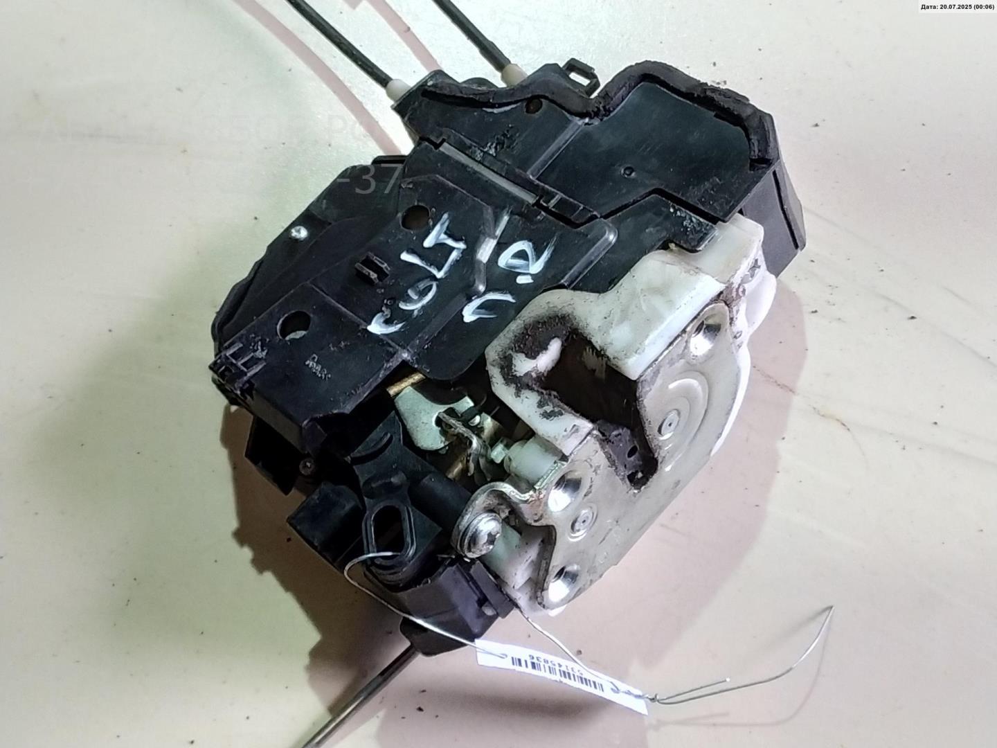 Замок двери передней правой