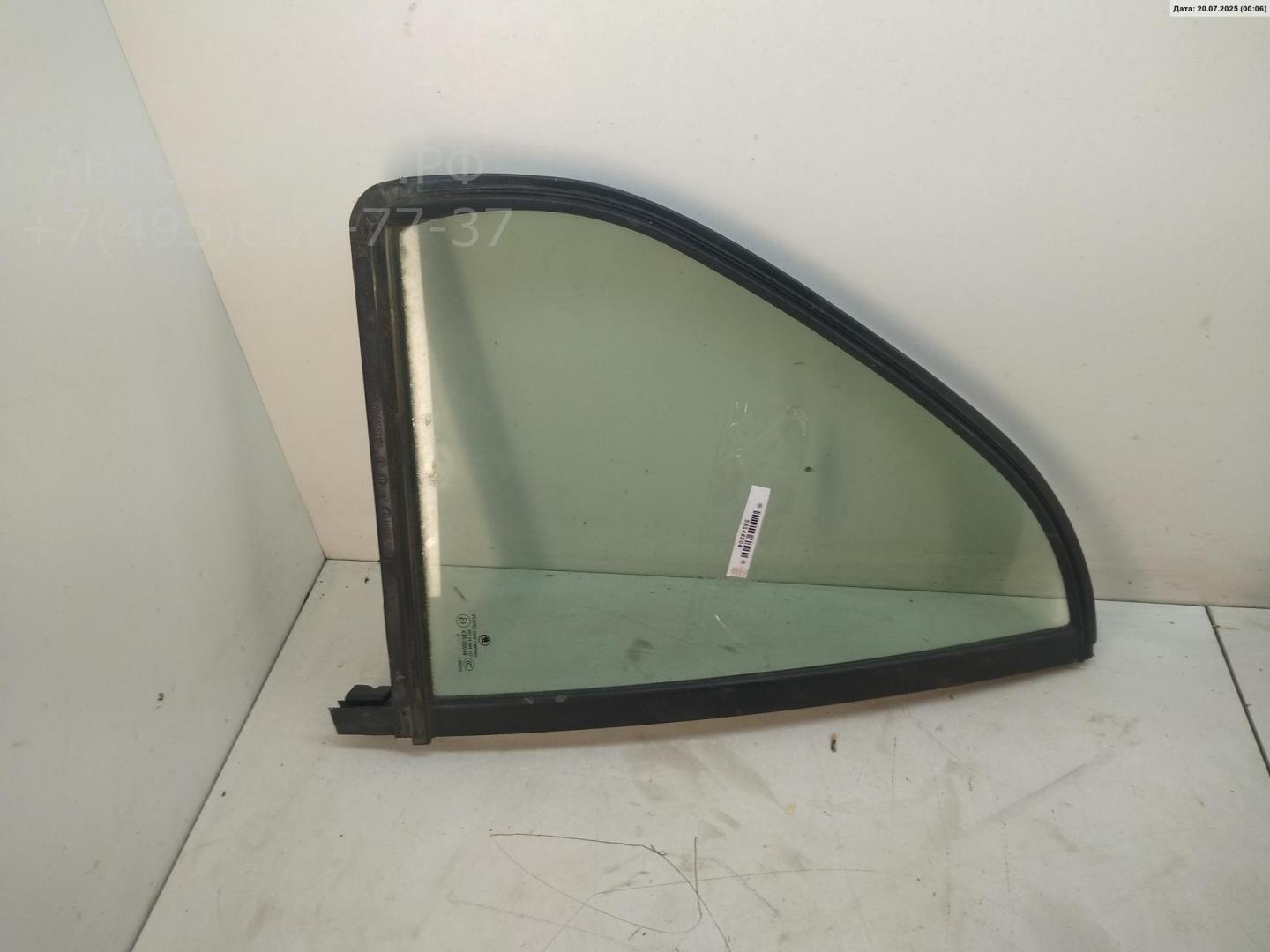 Стекло двери задней правой (форточка)
