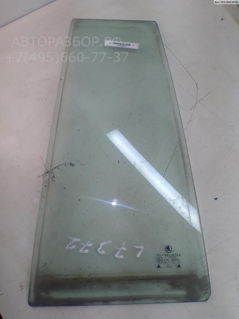 Стекло двери задней левой (форточка)