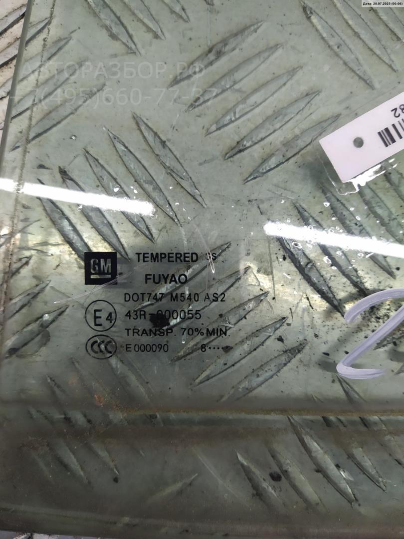 Стекло двери задней левой (форточка)