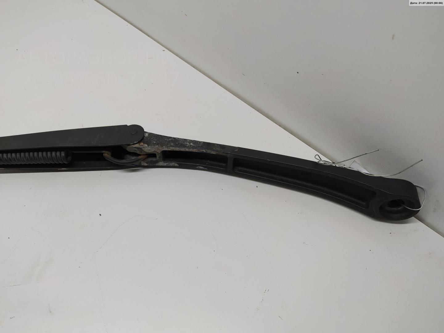 Поводок стеклоочистителя передний правый