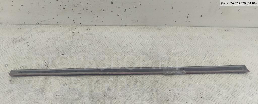 Молдинг двери передней левой