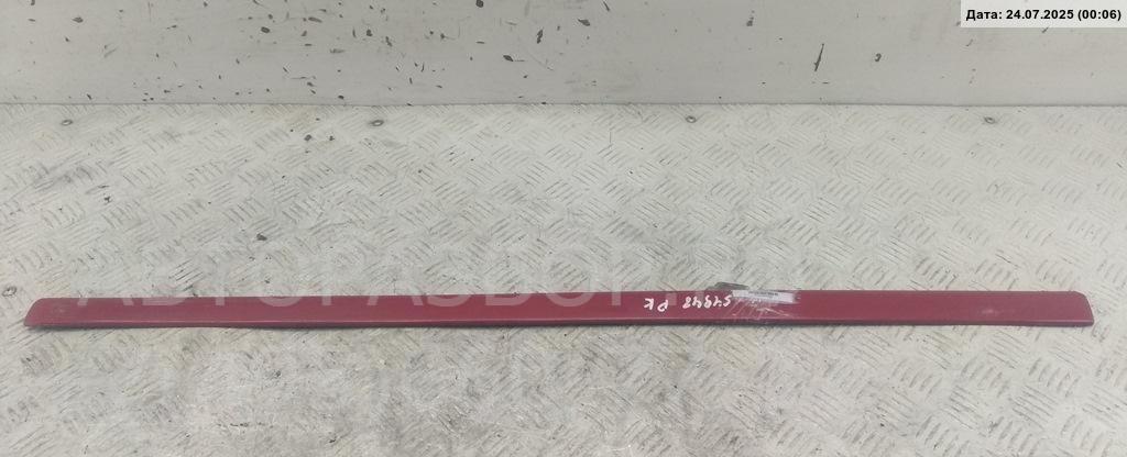 Молдинг двери передней левой