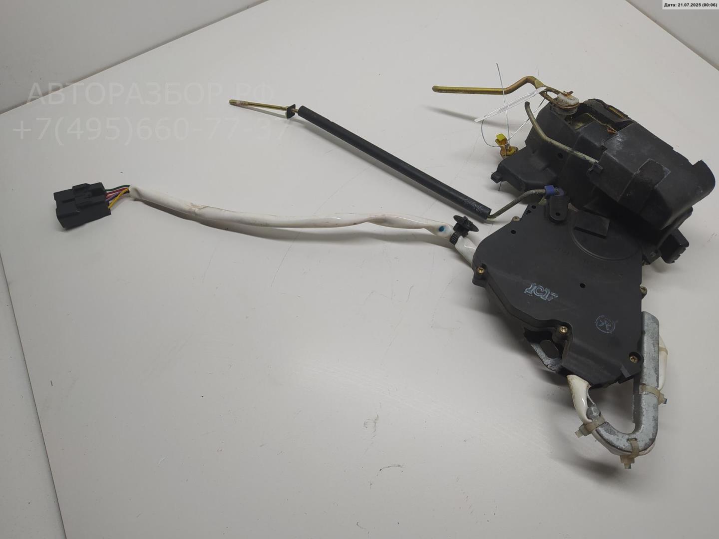 Замок двери передней левой