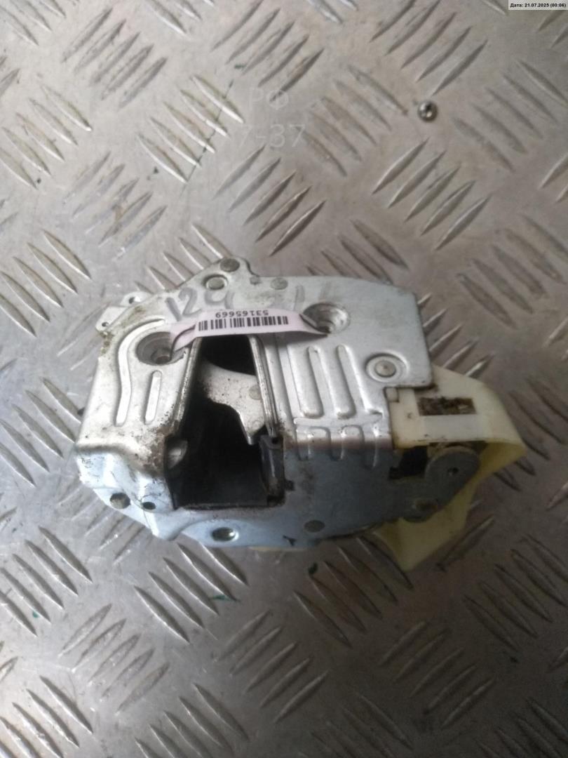 Замок двери задней левой