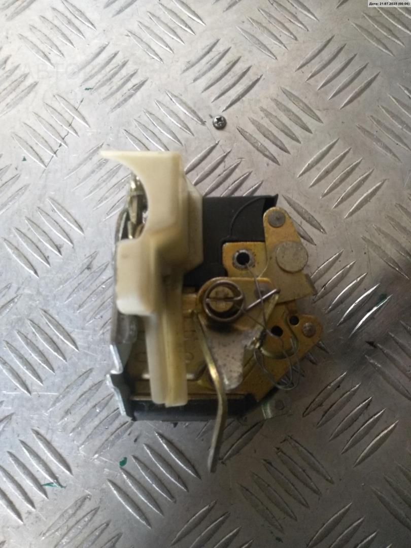 Замок двери задней левой