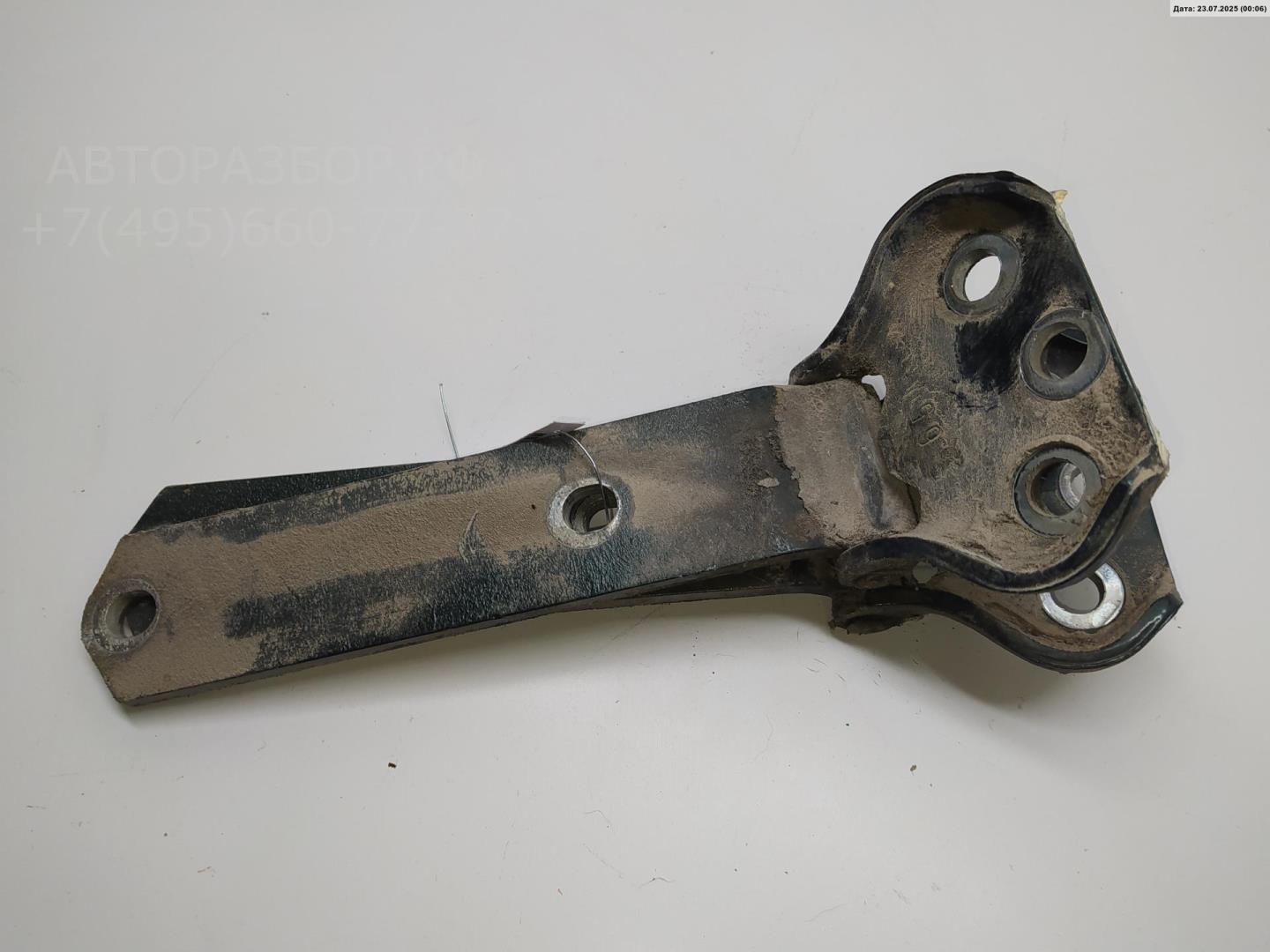 Петля крышки багажника