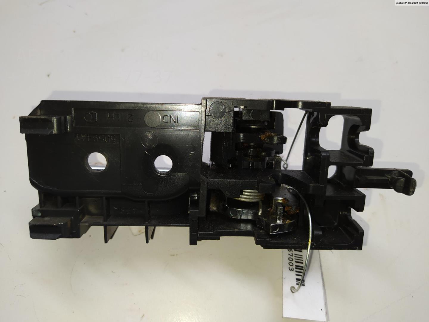 Ручка двери передней внутренняя левая